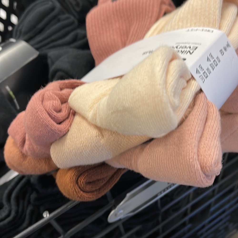 NIKE 
Training Crew Socks Size L (6 Pairs)
Nike Everyday Cushioned
NWT - Picture 13 of 16